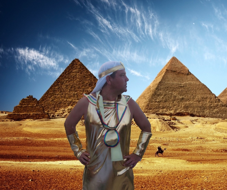 Javi en las pirámides.